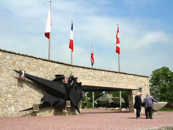 Le Faisan Doré Le Memorial de Montormel